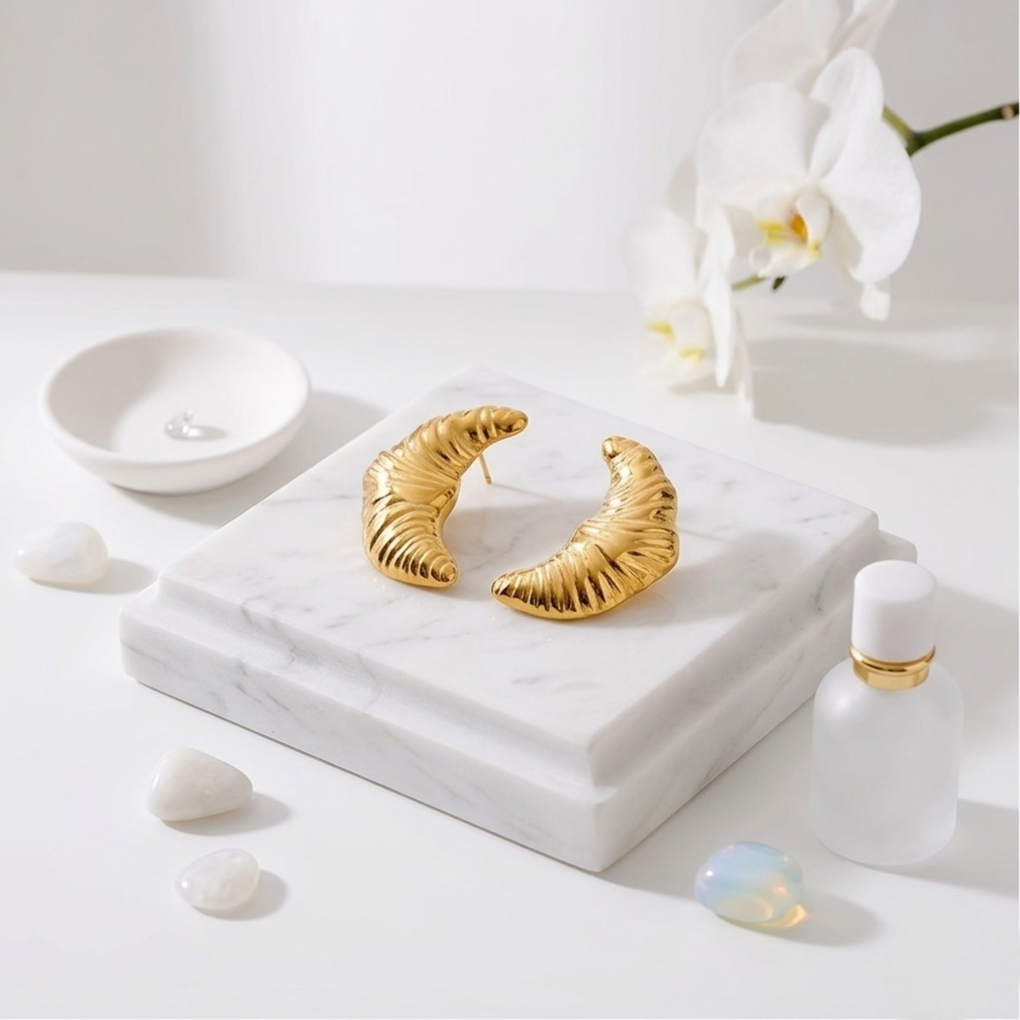 BEHI CROISSANT EARRINGS