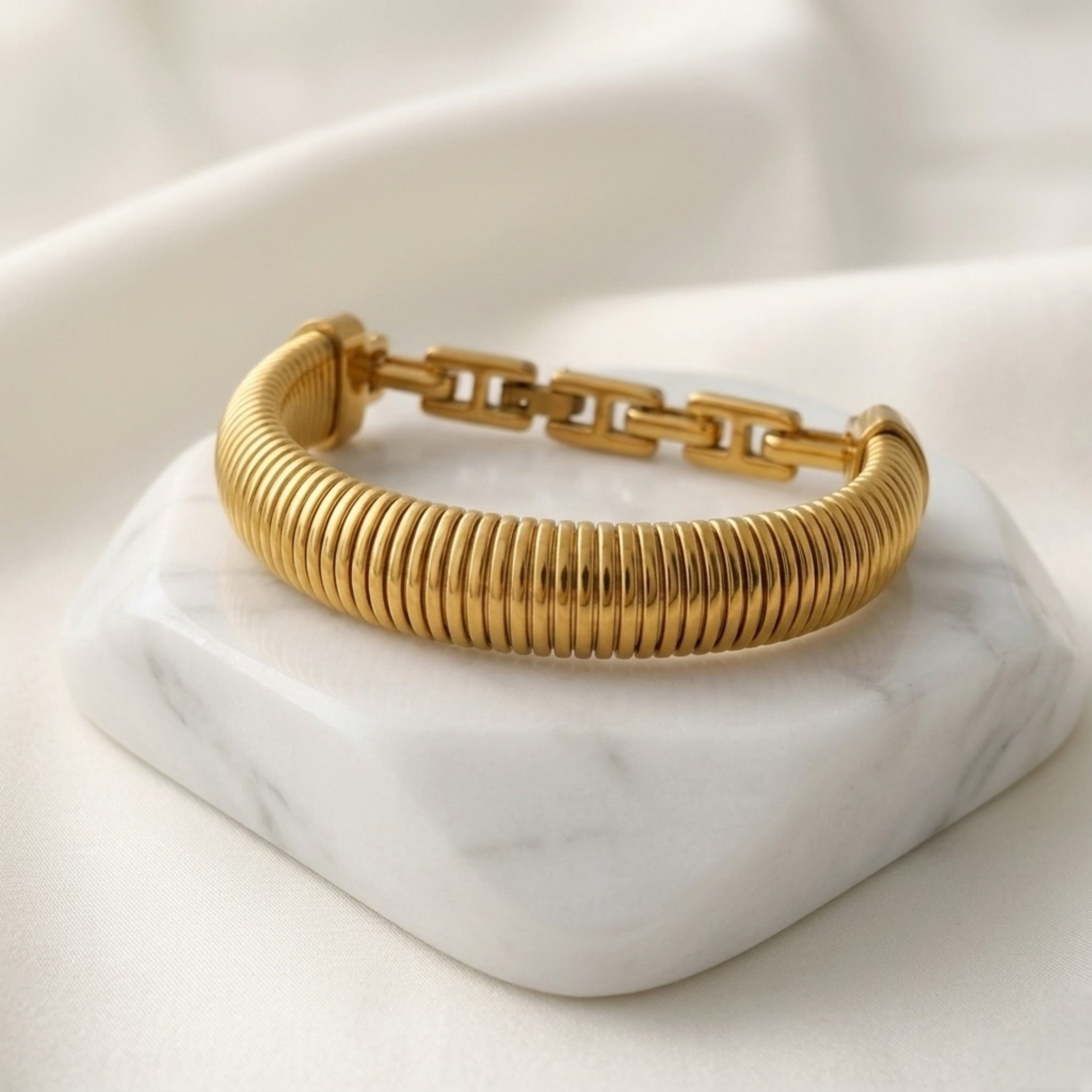BEHI ALMOND BRACELET