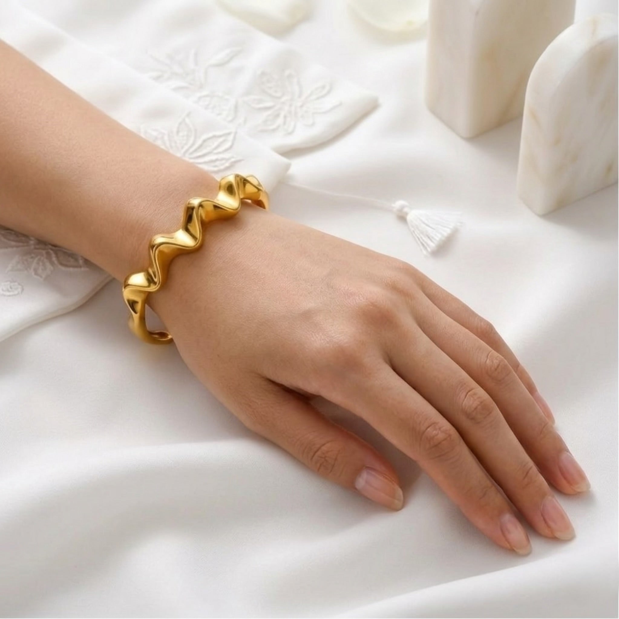 BEHI ROMANCE BRACELET