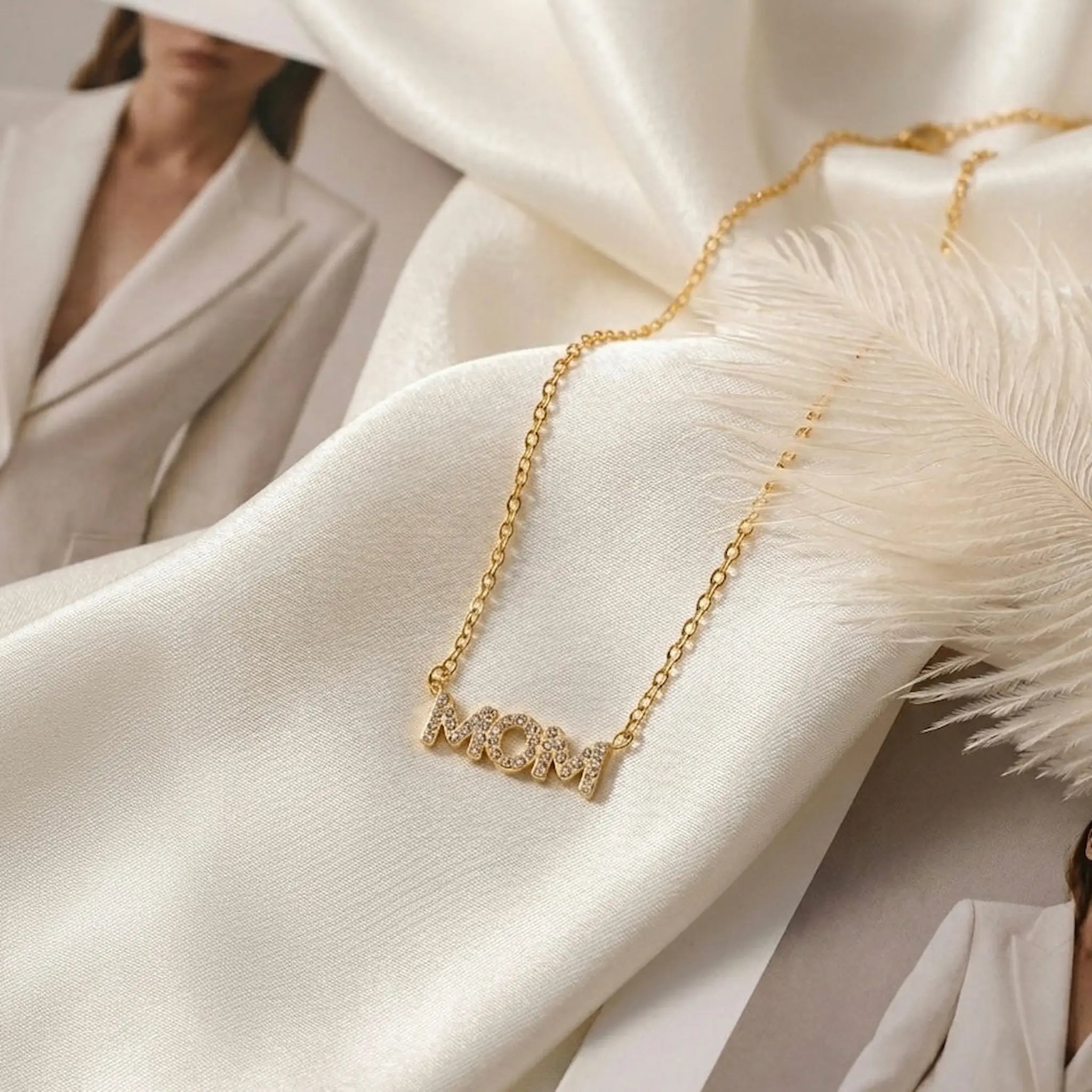 BEHI MOM NECKLACE
