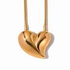 BEHI AMORINO NECKLACE