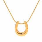 BEHI HORSESHOE NECKLACE
