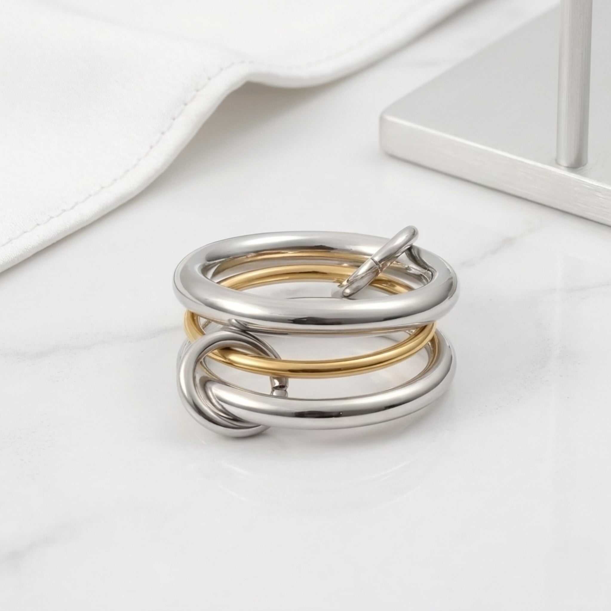BEHI OCTAVIANA RING