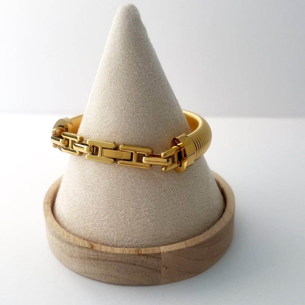 BEHI ALMOND BRACELET