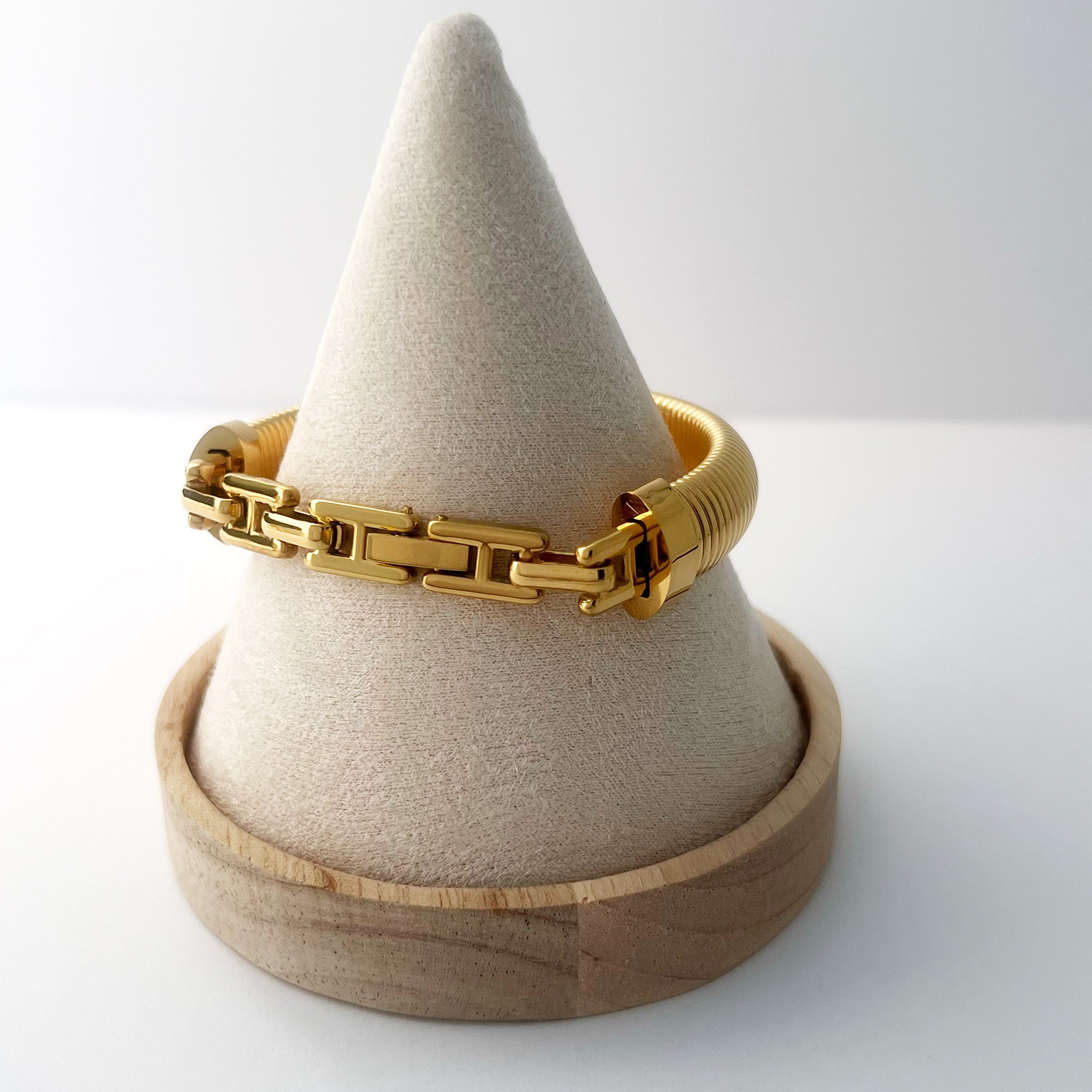 BEHI ALMOND BRACELET