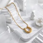 BEHI HORSESHOE NECKLACE