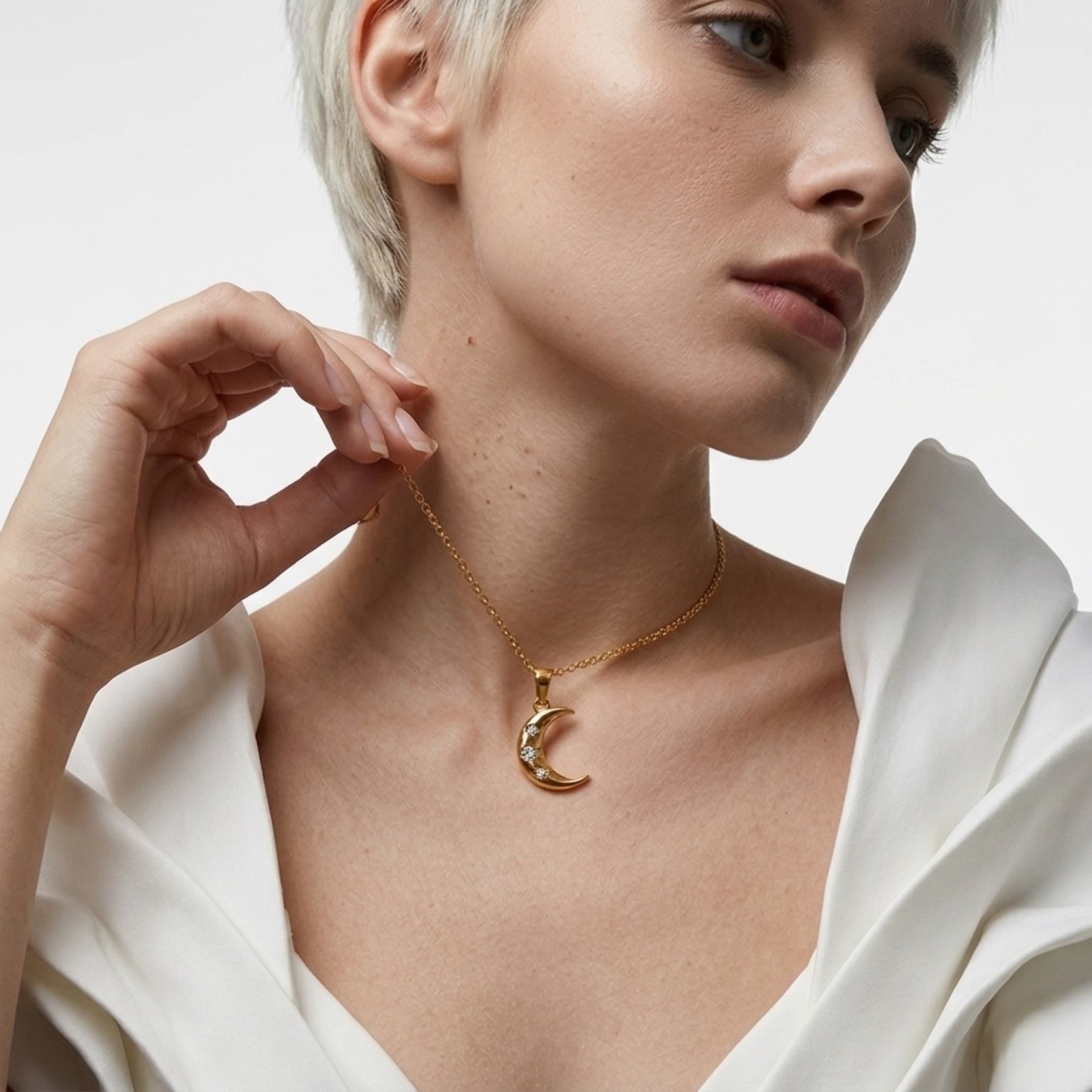 BEHI MOON NECKLACE