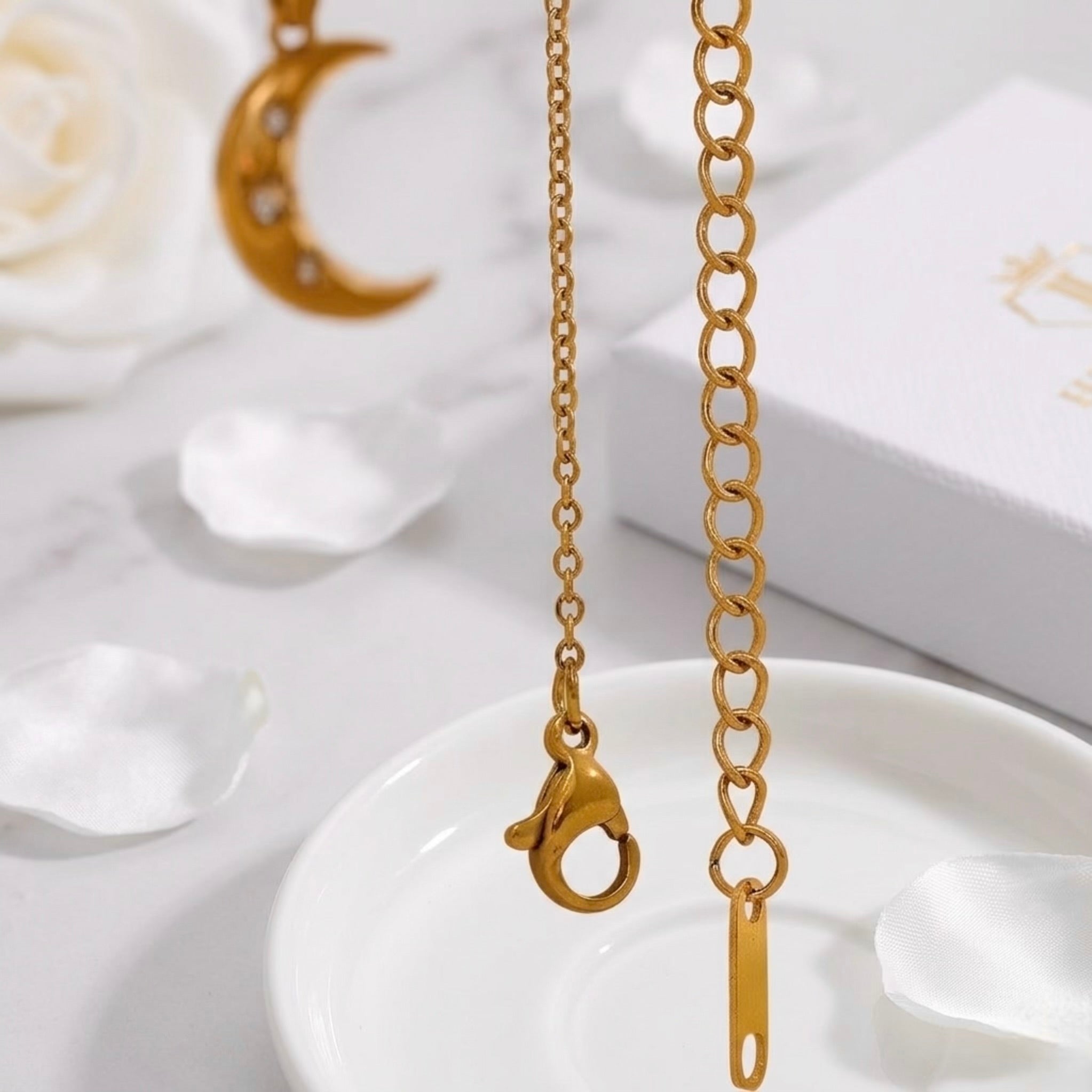 BEHI MOON NECKLACE