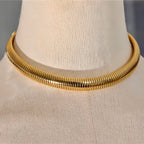 BEHI ALMOND CHOKER