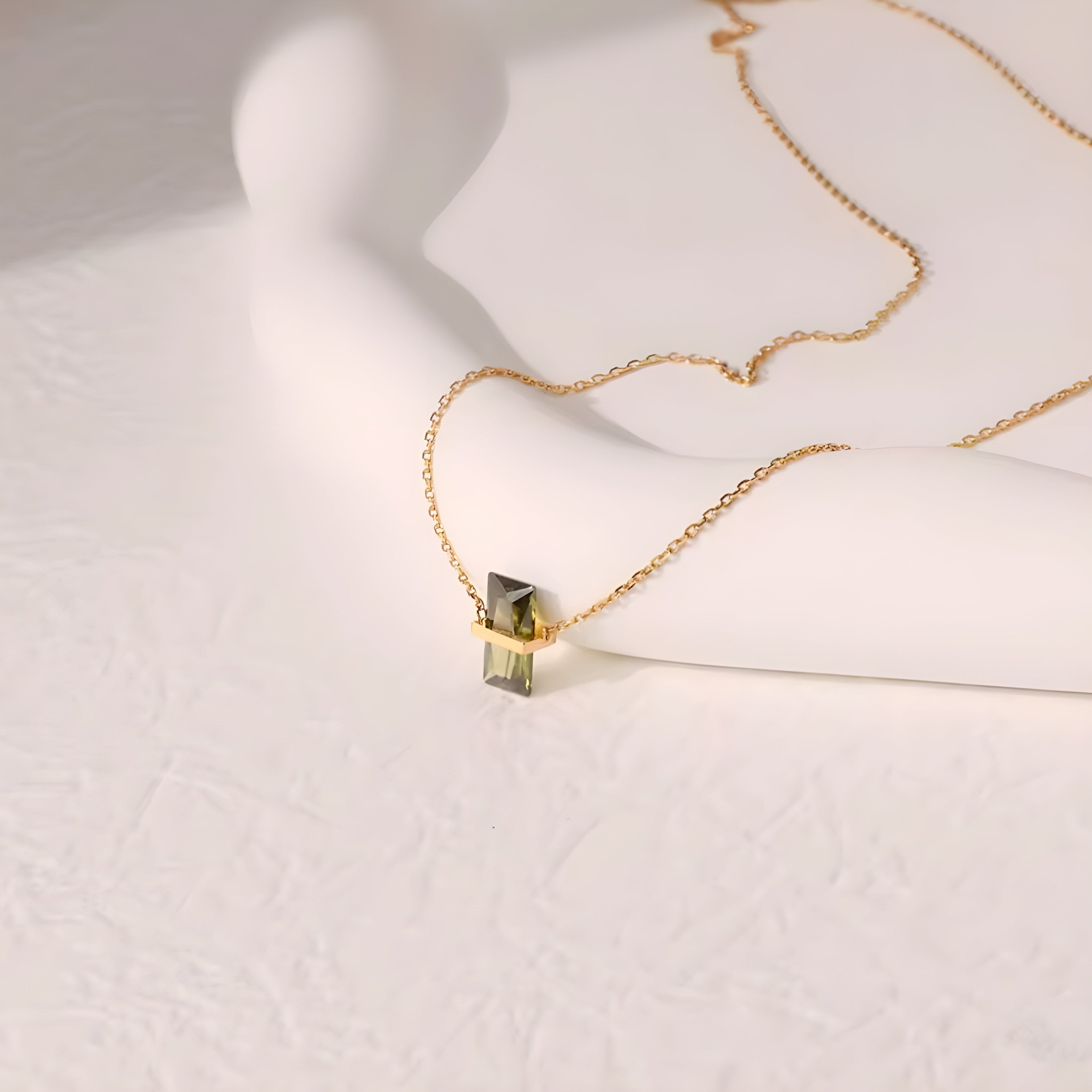 BEHI GLINKA NECKLACE