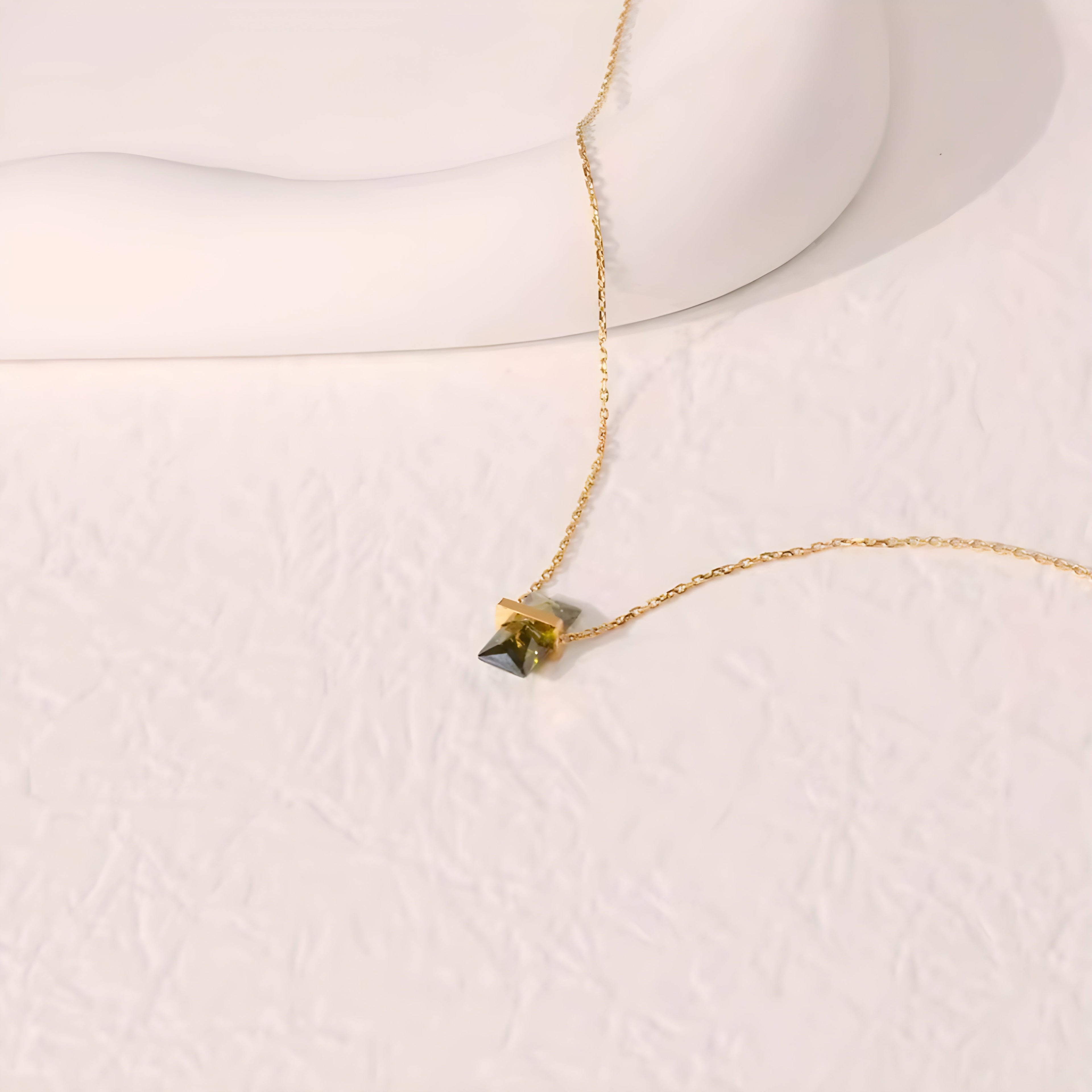 BEHI GLINKA NECKLACE