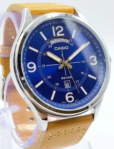 Casio MTP‑E129L‑2B2 – Orologio analogico da uomo, cronografo giorno-data, 50 m WR