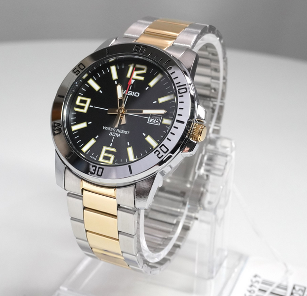 Orologio Casio MTP‑VD01SG‑1B – acciaio bicolore 50 m con data