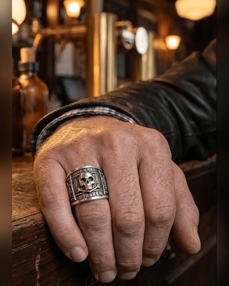 Anello Uomo Argento Black Sails: Accessorio da Pirata.
