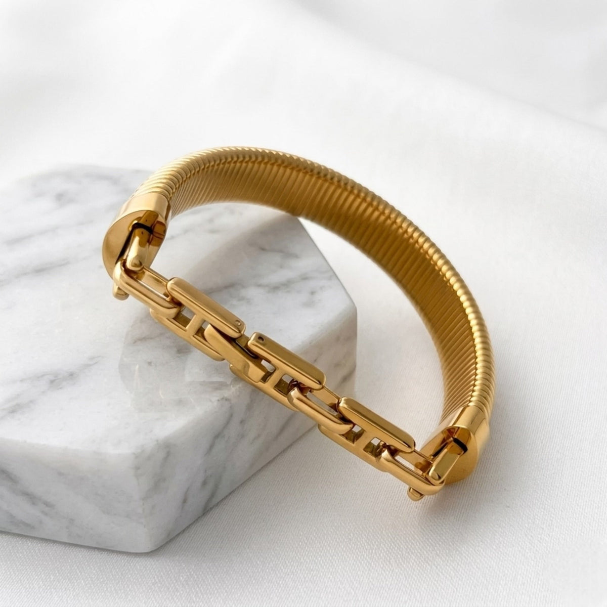 BEHI ALMOND BRACELET