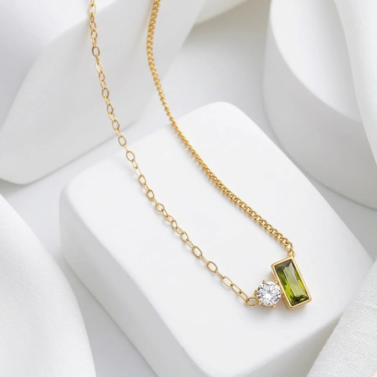 BEHI ILONA NECKLACE
