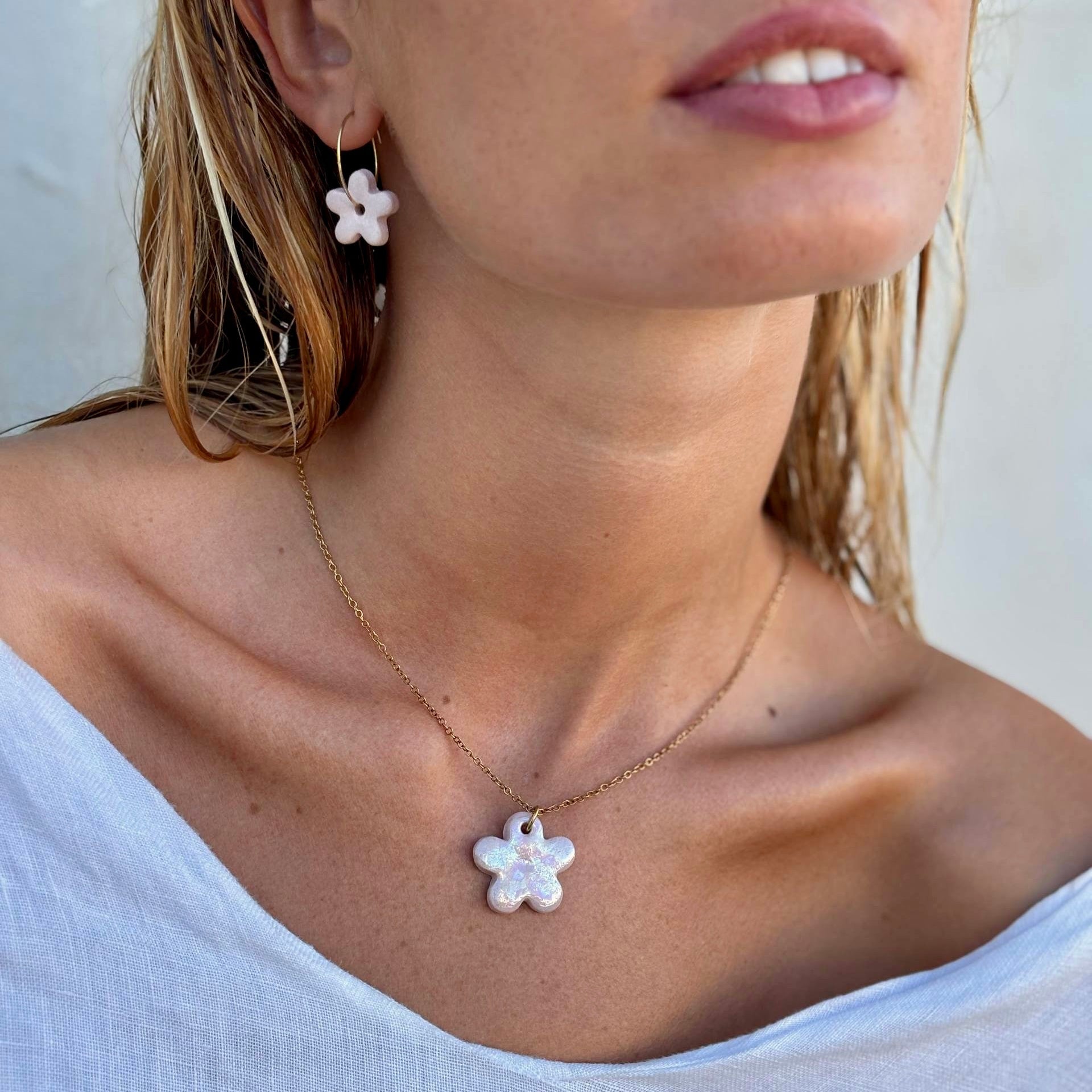 Mimì | Handcrafted pink floral ceramic dangle earrings