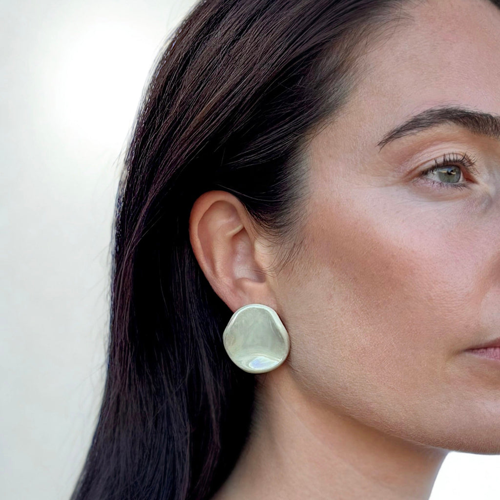 Perla | Handcrafted pearl sage-green ceramic stud earrings