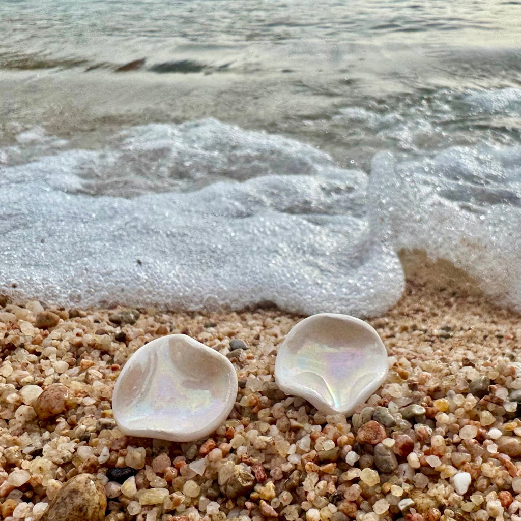 Perla | Handcrafted pearl-white ceramic stud earrings