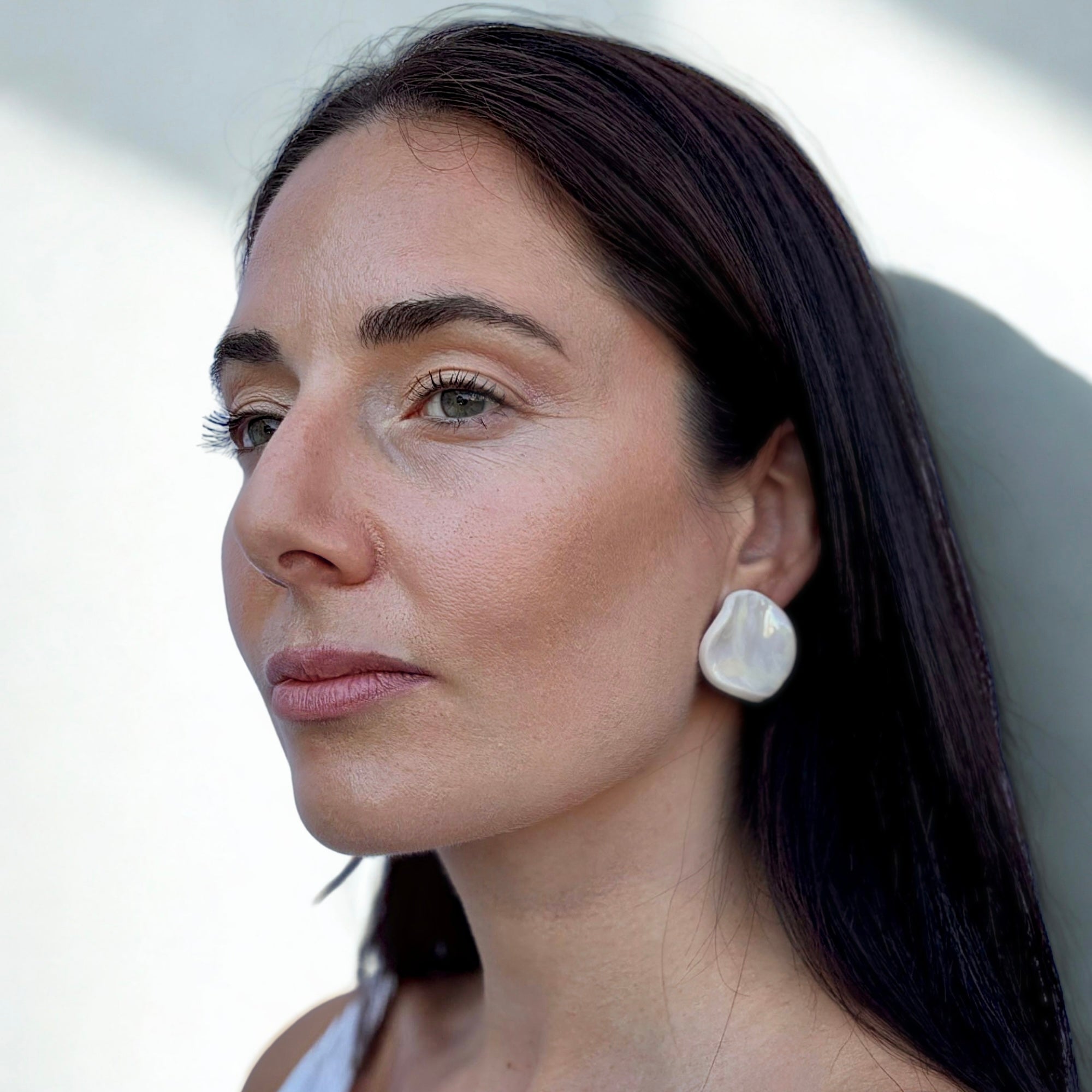 Perla | Handcrafted pearl-white ceramic stud earrings