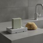 LATTE DETERGENTE SOLIDO VISO PER PELLI SENSIBILI 50 g CON SPUGNA MARINA - Packaging in cartoncino riciclabile